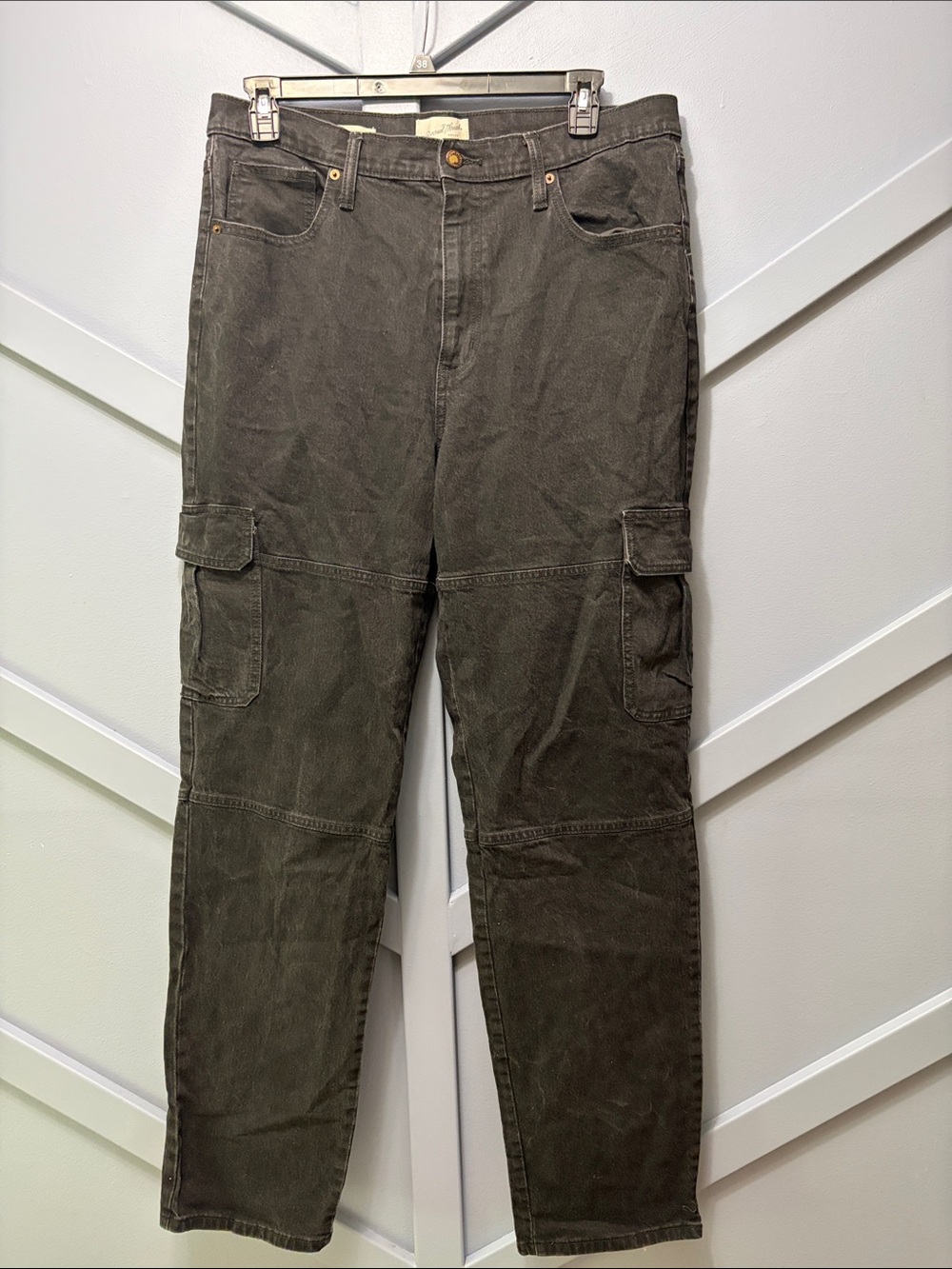 Universal Thread Women's Cargo Jeans in Black.